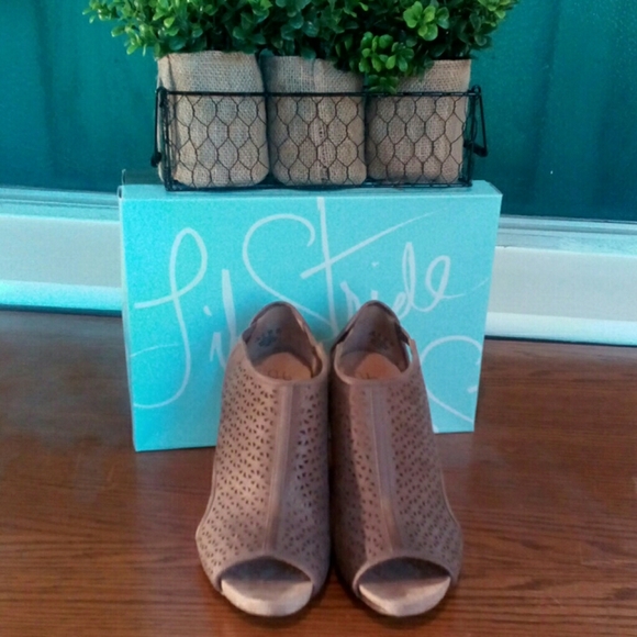 Life Stride Mic Suede Tan Wedges - Picture 3 of 6